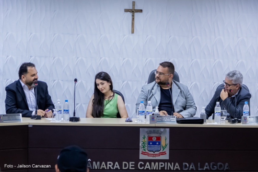 Leidyanne Gomes Luz de Oliveira toma posse como vereadora em Campina da Lagoa.