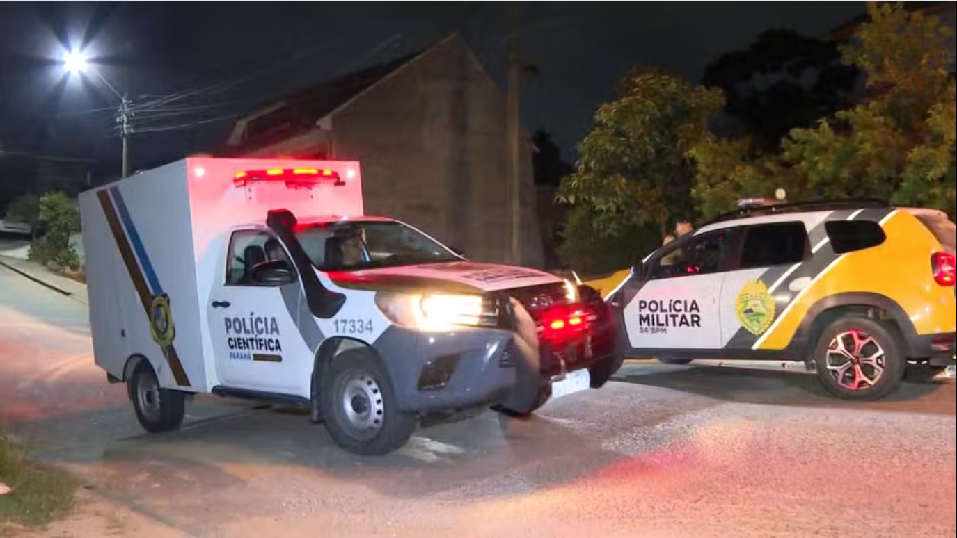 Homem mata a irmã a facadas e pai fica ferido ao tentar intervir na briga na Grande Curitiba, diz PM.