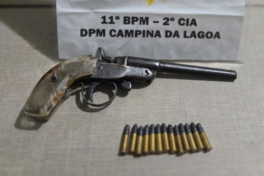 Homem é preso com garrucha e munições após PM sentir cheiro de maconha em Campina da Lagoa