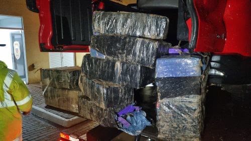 PRF apreende cerca de 300 kg de maconha em Fiat Toro com placas clonadas na BR-163