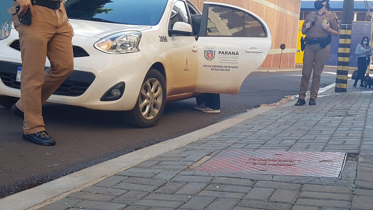 Mãe percebe arranhão no pescoço do filho, de sete anos, e descobre que ele foi vítima de assédio.