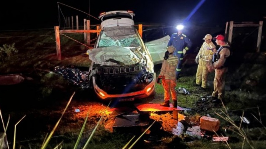 Homem morre após ser ejetado em capotamento entre Santa Helena e Diamante do Oeste