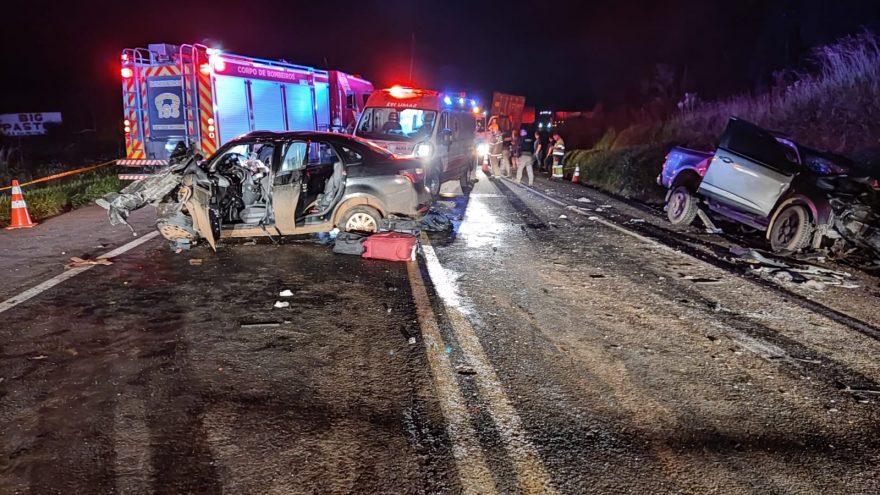 Tragédia: duas pessoas morrem em grave acidente na BR-277 em Prudentópolis.