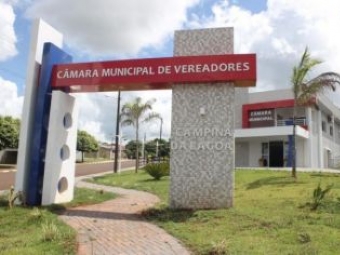 Legislativo discute projetos essenciais para servidores e saneamento básico.