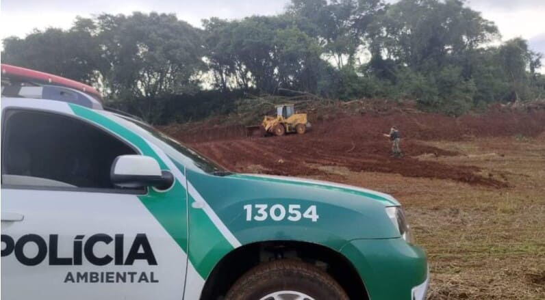 Juranda:Polícia ambiental apreende máquinas pesadas e prende três por desmatamento ilegal.