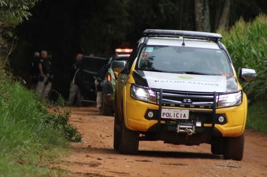Ladrões invadem propriedade rural e são recebidos a bala por caseiro.