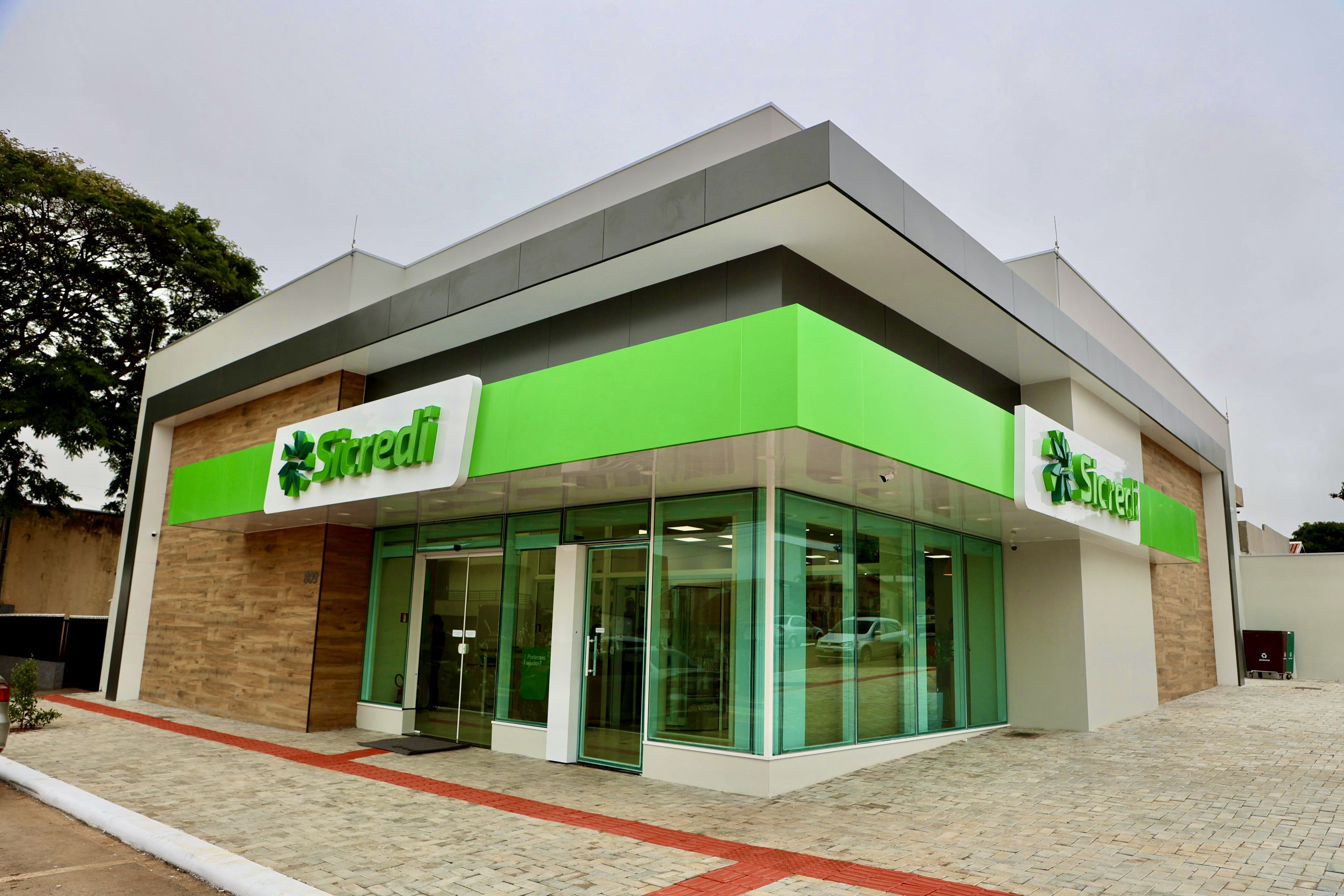 Sicredi Vale do Piquiri Abcd PR/SP reinaugura agência em Farol.