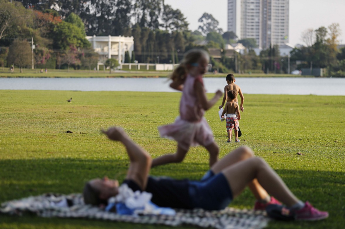 Calor que atinge o Paraná é o mais intenso dos últimos três anos e pode trazer recordes.