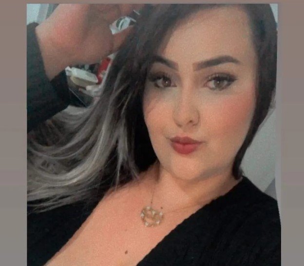 Jovem morre após bater carro contra árvore em Carlópolis.