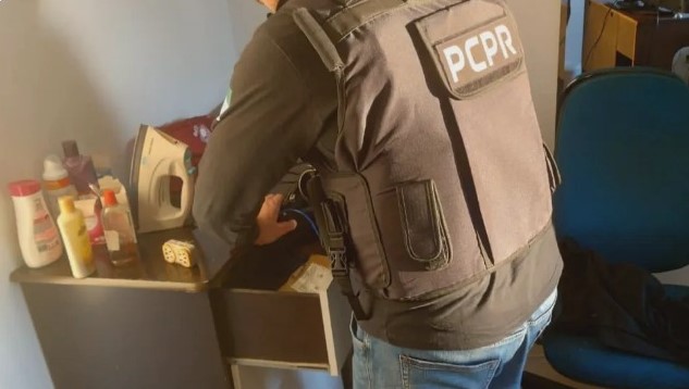 Polícia Civil faz operação contra grupo suspeito de falsificar diplomas de nível superior no Paraná.