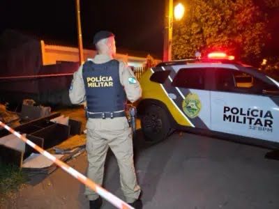 Mulher é morta a tiros dentro de casa e filho de 4 anos é encontrado abraçado com mãe
