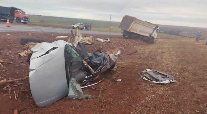 Homem morre após colidir contra caminhão na BR-364 - MAIS FM 100.5