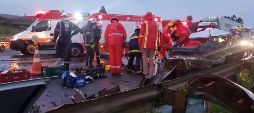 Tragédia! Grave colisão entre dois carros deixa dois mortos na rodovia BR-369.