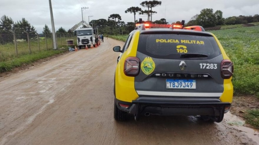 Trabalhador morre após receber descarga de 13 mil volts durante serviço na área rural de São José dos Pinhais.