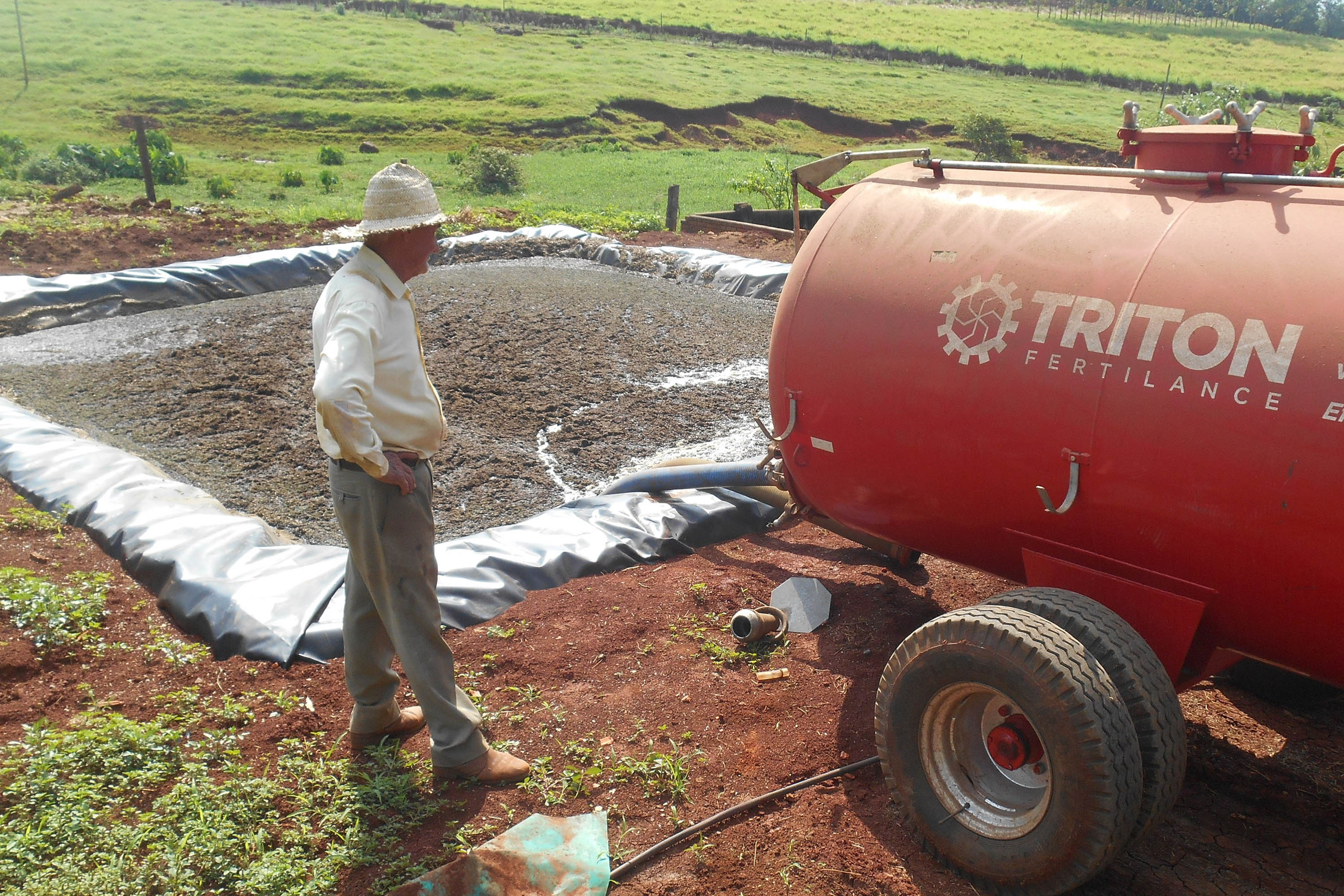 Trabalho do IDR-Paraná com a utilização de dejetos de animais como fertilizante ajuda produtores.