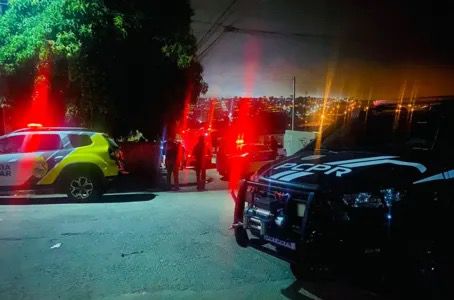 Homem é executado a tiros em quintal de casa.