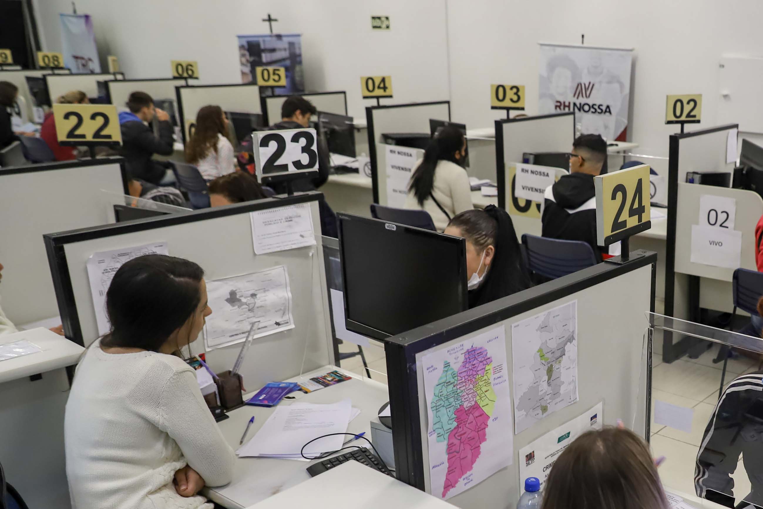 Com destaque para indústria, Agências do Trabalhador têm 14,1 mil vagas disponíveis.
