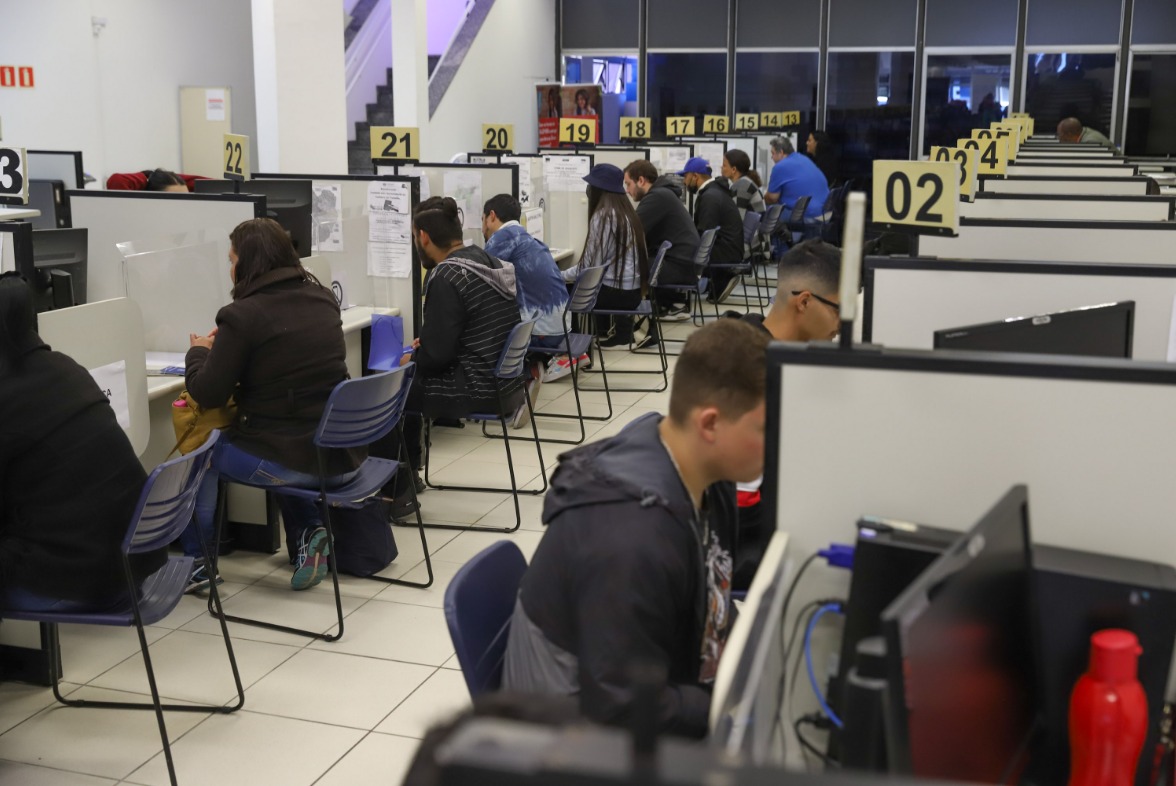 Agências do Trabalhador iniciam a semana com 16.444 vagas, maior número do ano.