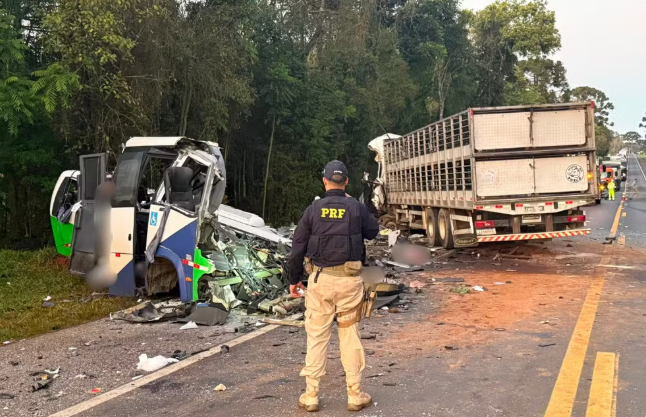 Governo do Paraná decreta luto oficial de três dias após acidente com 23 mortes