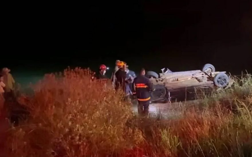 Homem de 34 anos morre em capotamento na PR-487.