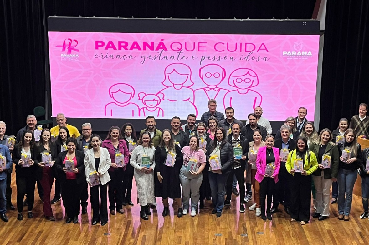Governo lança caderneta de saúde do idoso e novas versões para as crianças e gestantes.