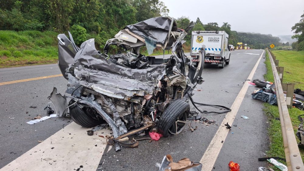 BR-277: colisão frontal durante forte chuva deixa três mortos em Fernandes Pinheiro.