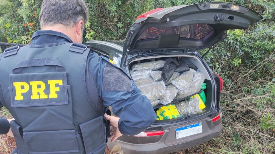 Carro carregado com 170 kg de maconha é apreendido em Guaraniaçu