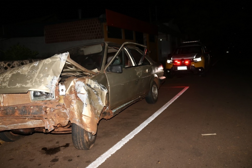 Motorista sofre mal súbito e colide contra poste na região central de Campo Mourão