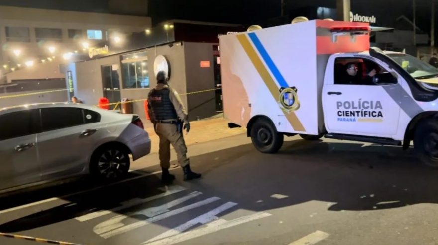 Jovem é morto e outros dois são baleados em tabacaria