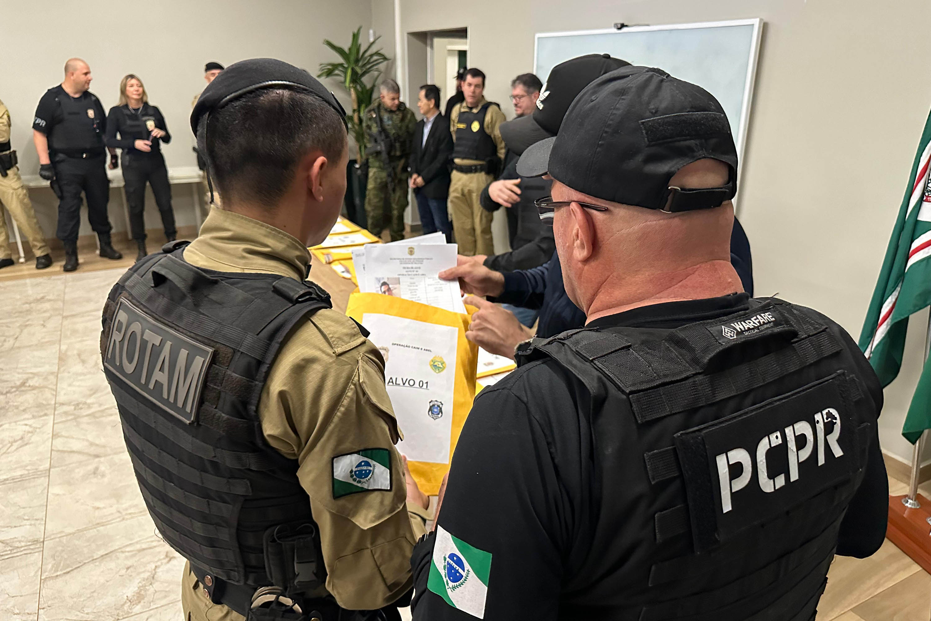 Com 300 agentes, PCPR cumpre 143 mandados em três megaoperações contra o crime