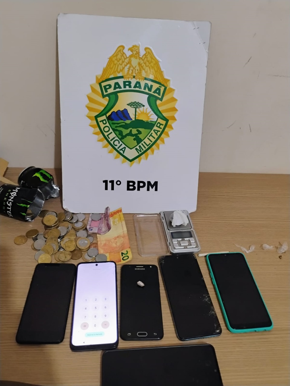 PM prende homem por tráfico de drogas e apreende seis celulares, em Mamborê