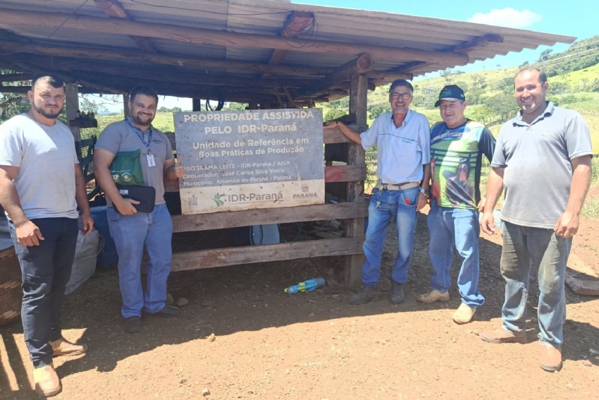 Tecnologia no campo: produtores de leite recebem orientação técnica em Altamira do Paraná.