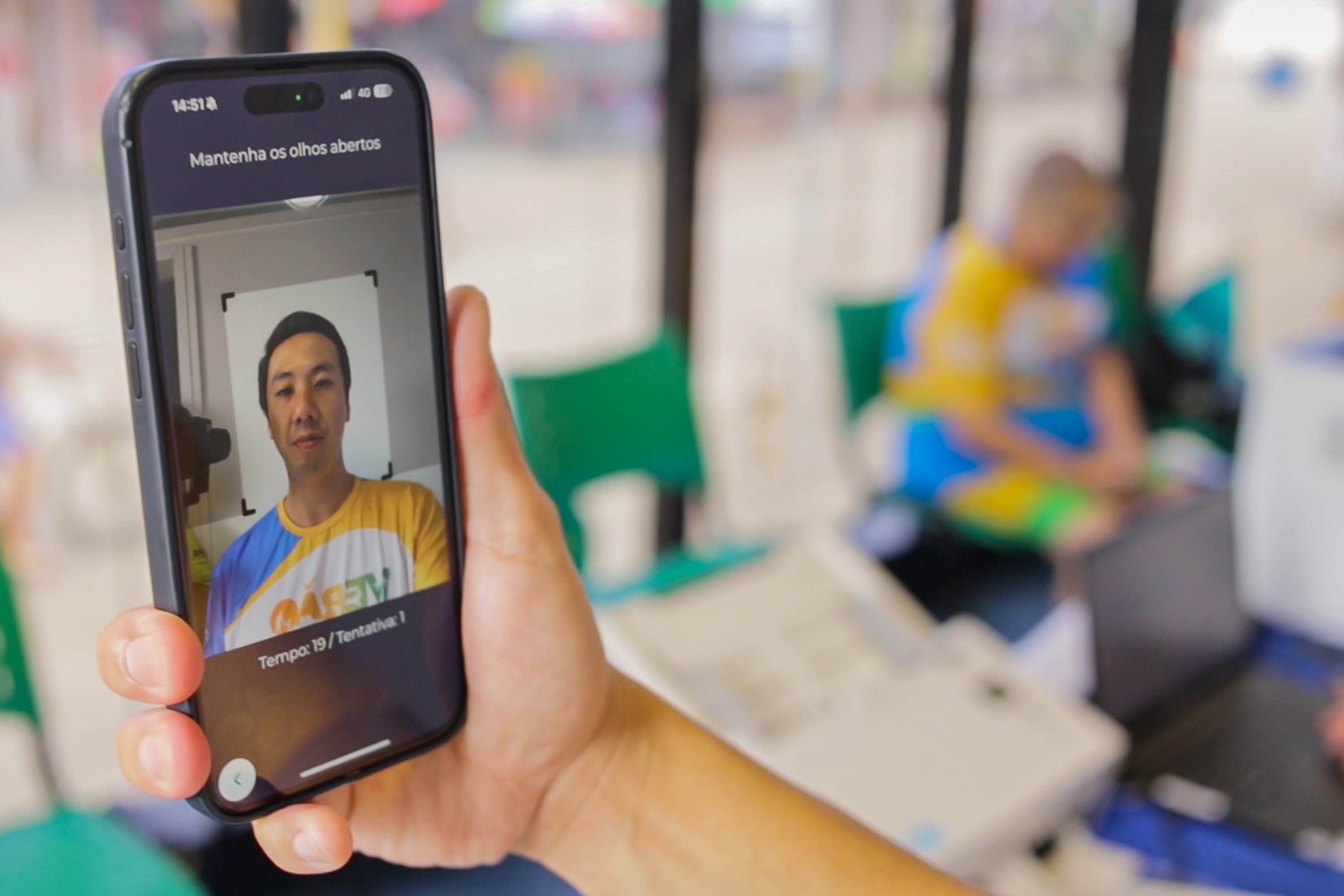 Selfie e agilidade: Detran - PR lança autobiometria para atualização de foto da CNH
