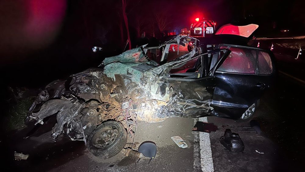 Homem morre e outro fica gravemente ferido em colisão frontal na BR-277.