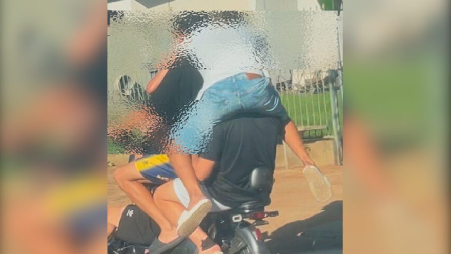 Adolescentes abusam de bicicletas elétricas e patinetes.