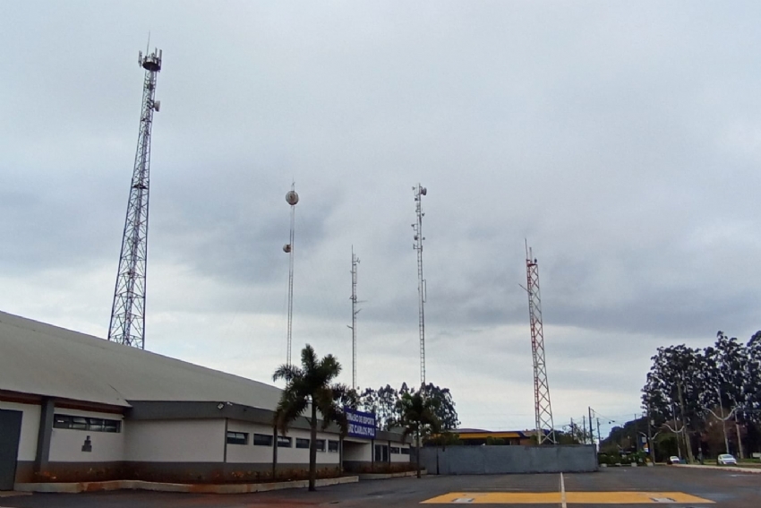 Prefeitura de Campina da Lagoa convoca empresas de telecomunicações para discutir retirada de antenas de área pública.