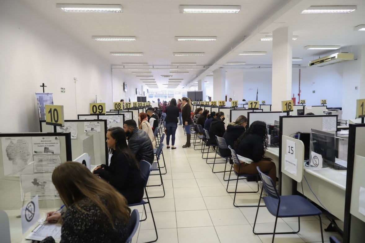15,1 mil vagas: Agências do Trabalhador do Paraná têm oportunidades em todo Estado.