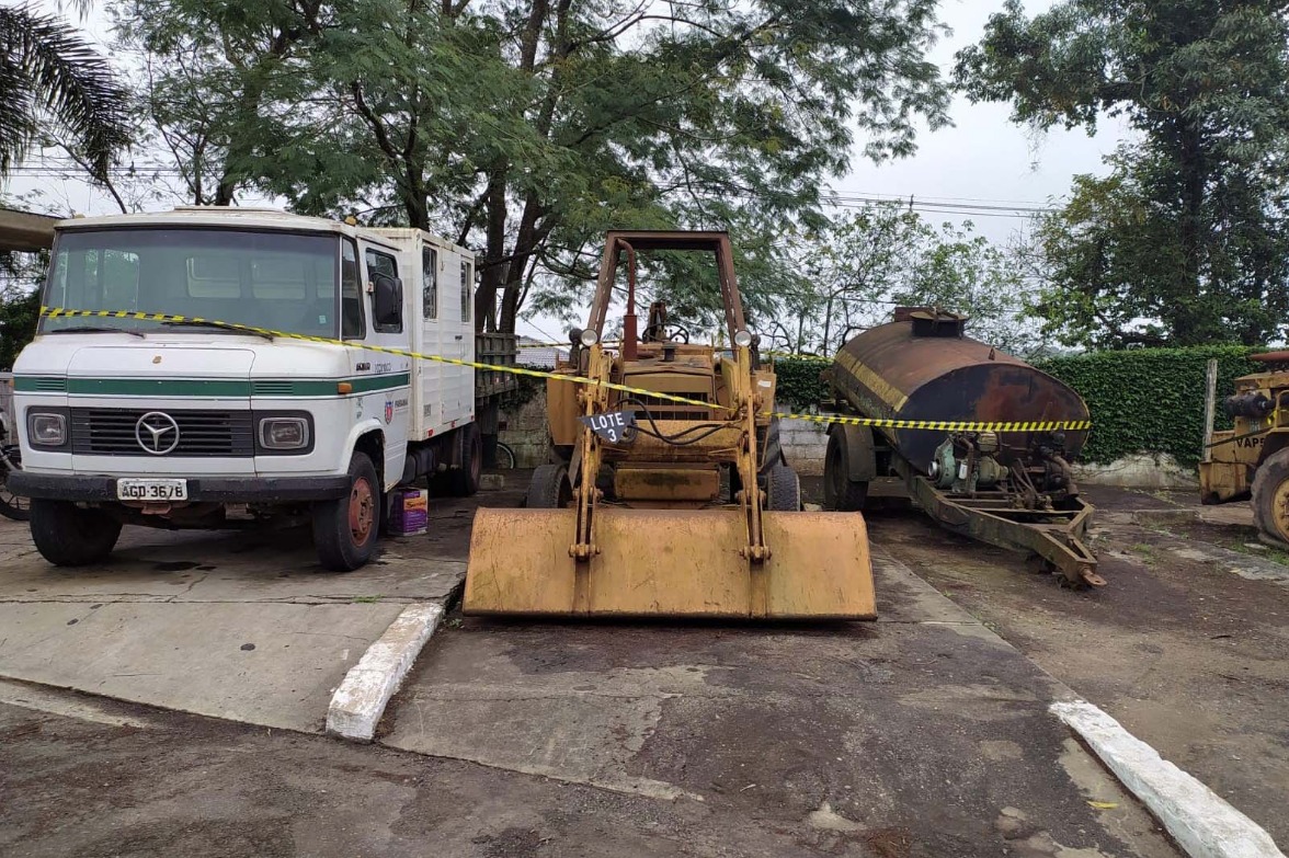DER/PR vai doar mais de 250 equipamentos e veículos pesados a prefeituras.