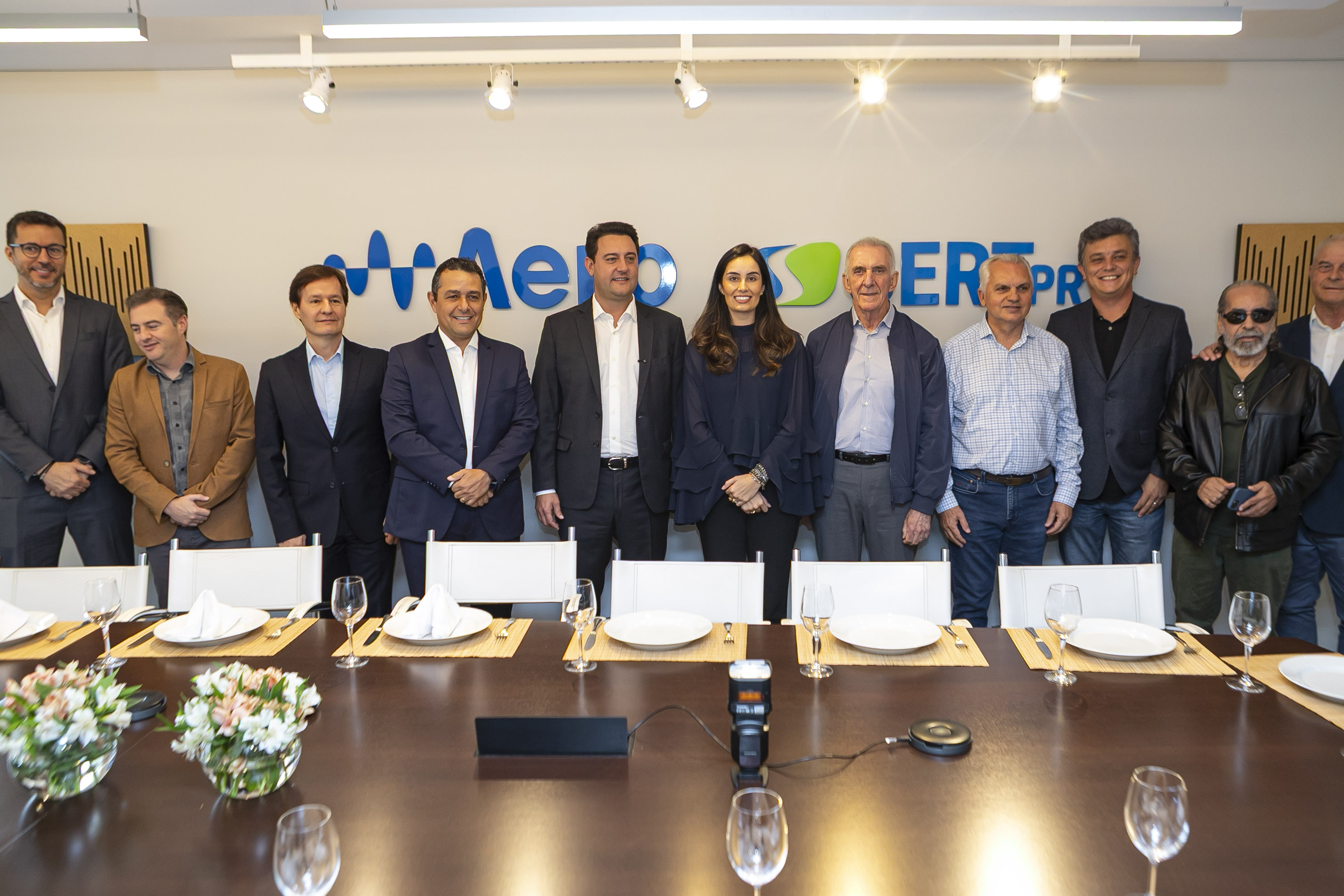 Governador apresenta avanços do Paraná e destaca papel da imprensa a radiodifusores.