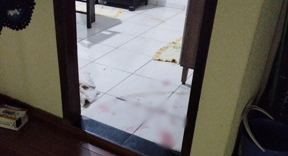 Homem e mulher são baleados em tentativa de homicídio em Ubiratã - MAIS FM 100.5