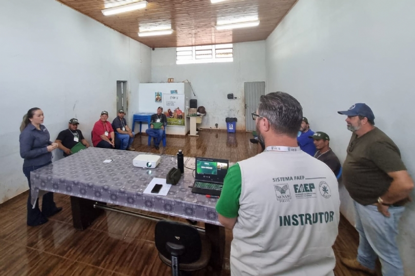 Campina da Lagoa inicia curso de motoniveladora com servidores e comunidade em ação de qualificação profissional.