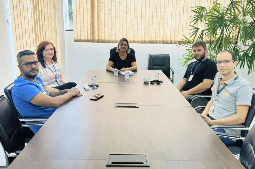 Prefeita Elza se reúne com representantes da Copel e Sanepar para tratar sobre problemas no abastecimento a população