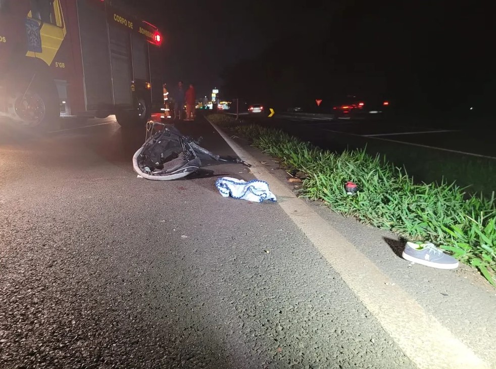 Mulher haitiana e filhos de 4 e 1 ano morrem atropelados ao cruzarem rodovia no PR.